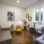 Colosseum Garden Apartment *
