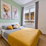Apartment Colosseum Garden Pula
