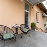 Colosseum Garden Apartment *