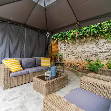 Colosseum Garden Apartment