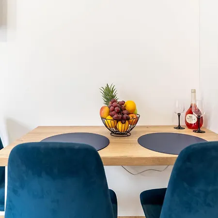 Colosseum Garden شقة بولا