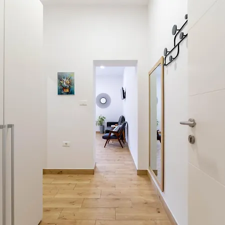 Colosseum Garden Apartment
