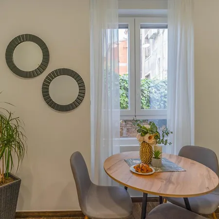 Colosseum Garden شقة بولا