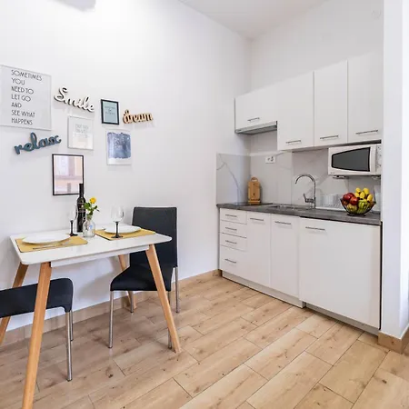 Colosseum Garden * بولا