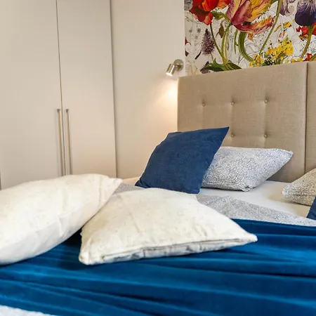 Colosseum Garden بولا