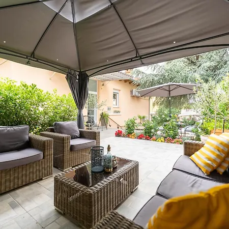Colosseum Garden Apartment