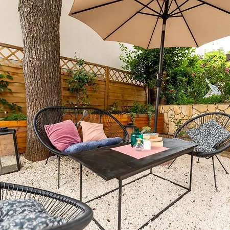 Colosseum Garden Apartment