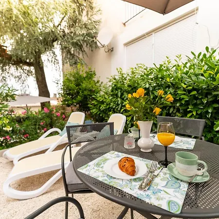 Colosseum Garden بولا