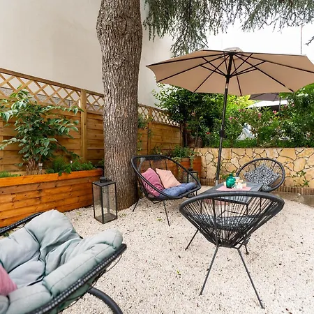 Colosseum Garden Apartment