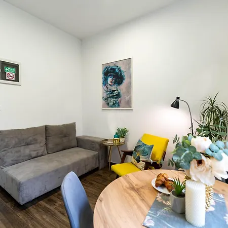 Colosseum Garden Apartment